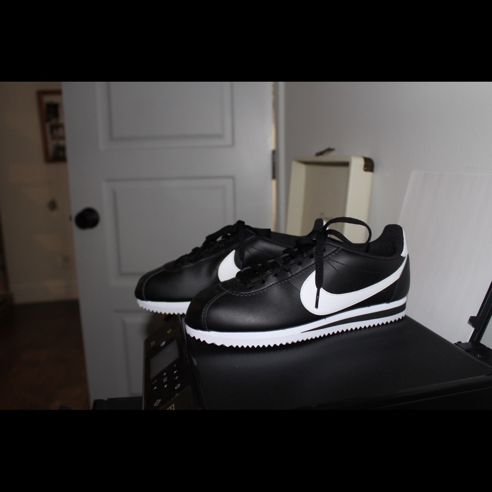 Nike Classic Cortez Leather Sneaker